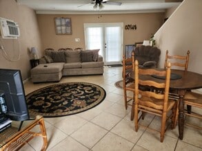 Building Photo - 135 Westwood Dr