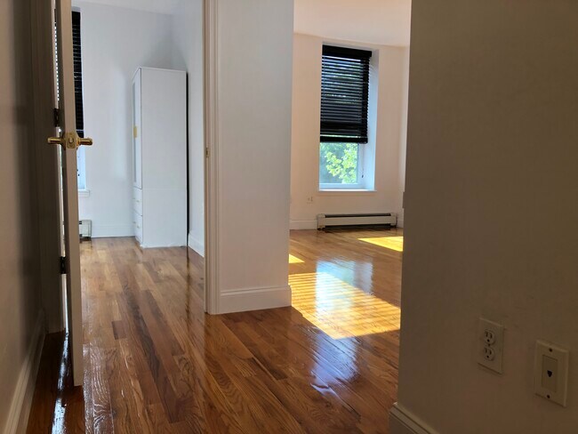 Foto del edificio - 445 Putnam Ave