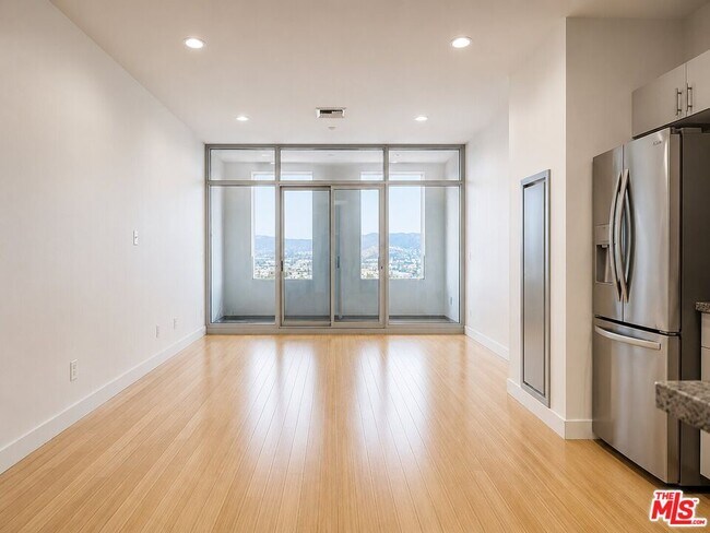 Foto del edificio - 3810 Wilshire Blvd