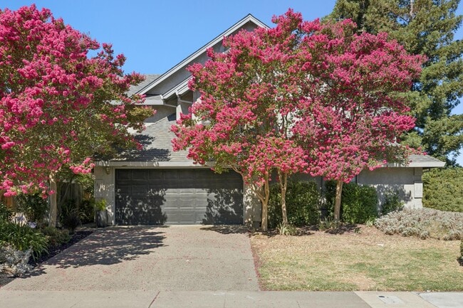 Building Photo - 7300 Perera Cir