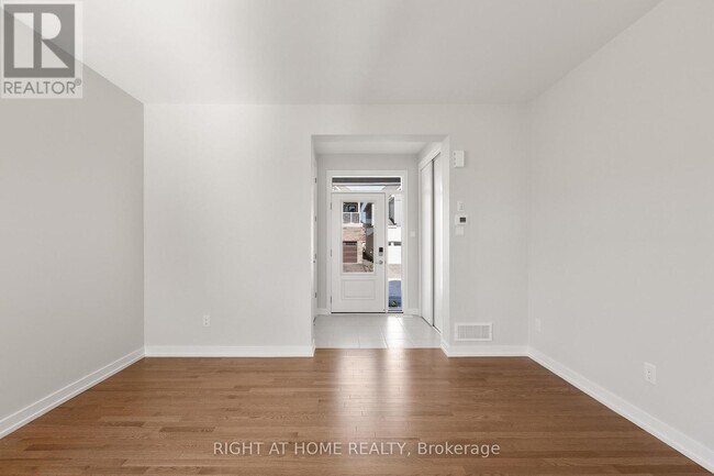 Photo du bâtiment - 940 Seagrave Ln