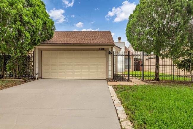 Building Photo - 11838 Plumbrook Dr