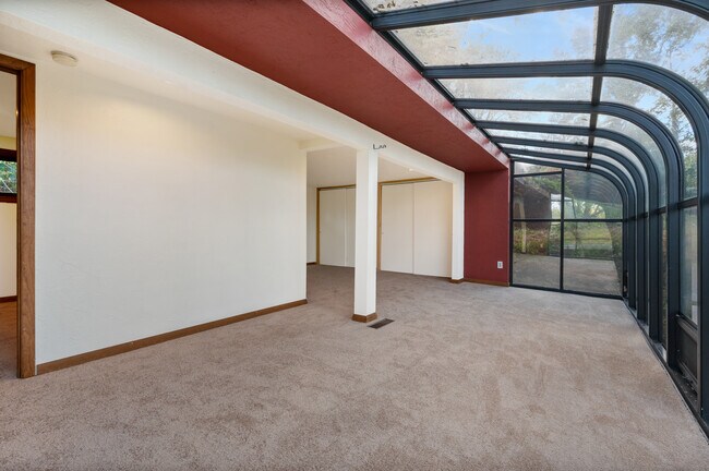 Building Photo - 740 Olivant Plz