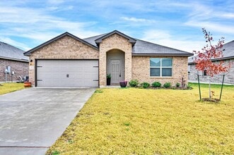 Building Photo - 2920 Skinner Dr