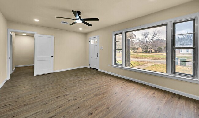 Foto del edificio - 3225 Edmond Ave