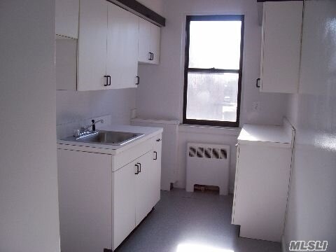 Building Photo - 275 Maple Ave