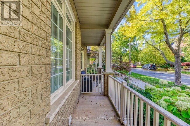 Building Photo - 186 Gatwick Dr