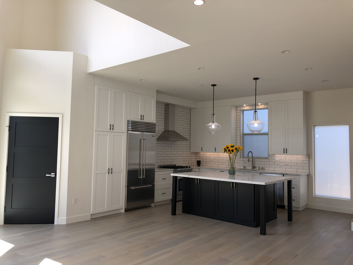 High Ceilings with lots of Natural Light - 2341B 20th St