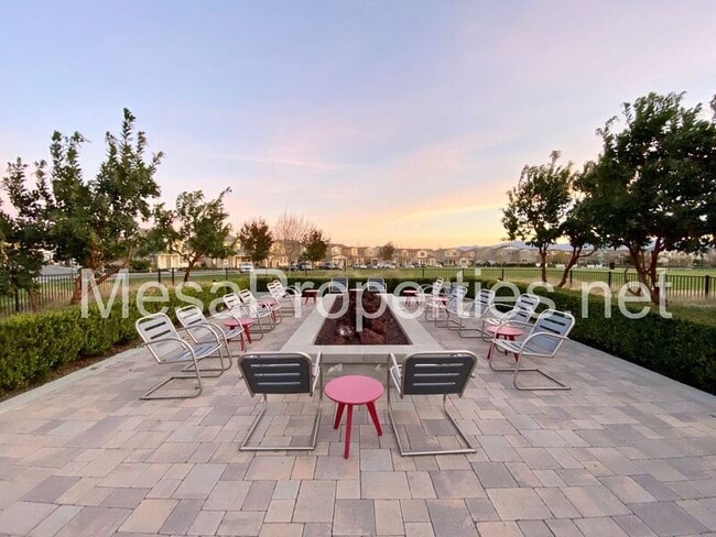 Building Photo - 3647 E Bright Paseo