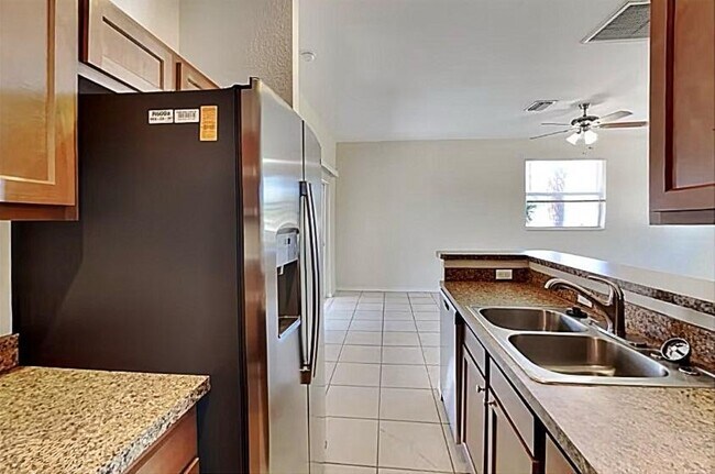 Foto del edificio - 17364 Barbara Dr