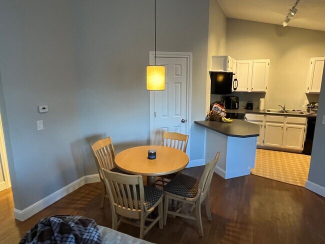 Foto del edificio - Two Bedroom Condo in Arvada