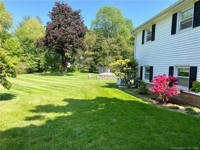 Building Photo - 14 Stonegate Dr