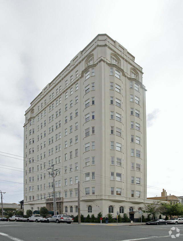 Primary Photo - 2490 Jackson St