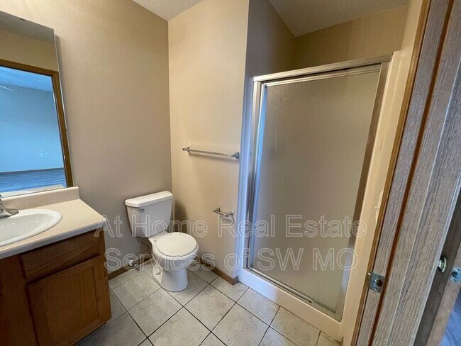 Building Photo - 2131 Southfork Dr