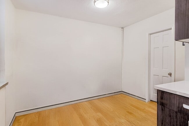 Building Photo - 5 N Margin St