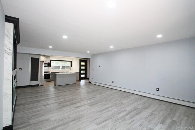 Building Photo - 30 Middle Ln