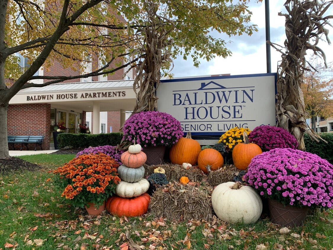 Baldwin House Birmingham Senior Living Apartments in Birmingham, MI