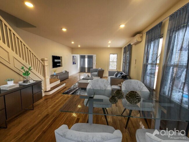 Building Photo - HUGE RENOVTED DUPLEX--- PRIVTE OUTDOOR SAP...