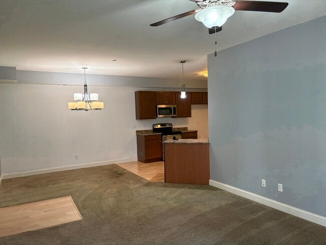 Foto del edificio - 6411 Brookfield Ct Dr
