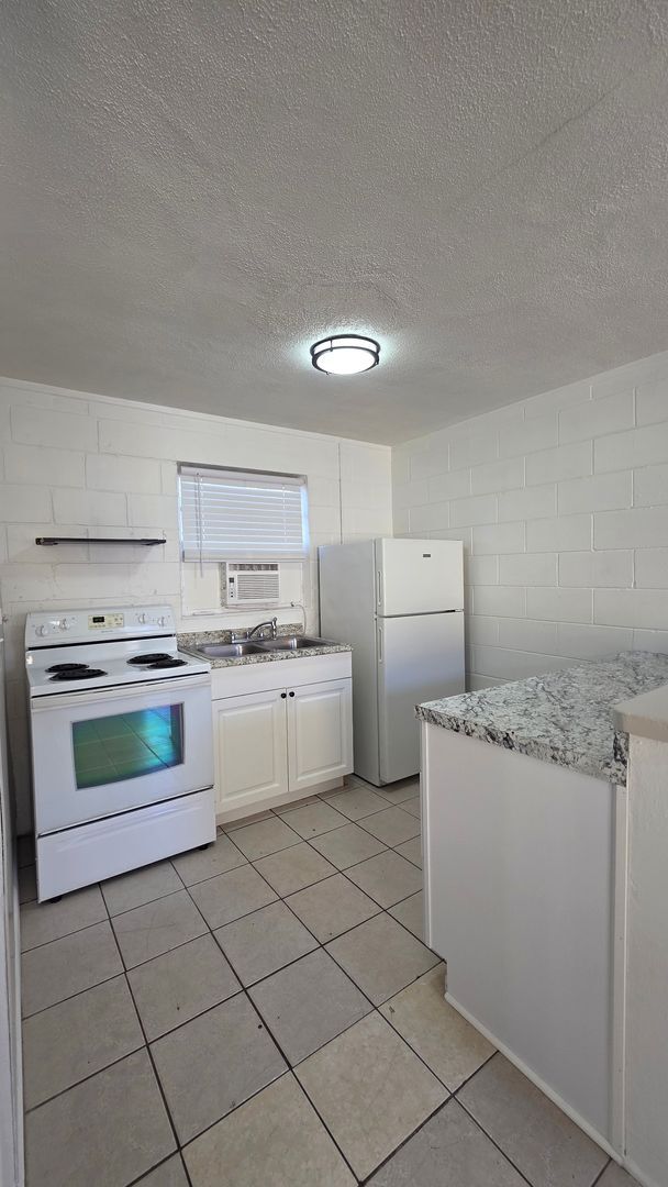 Photo - Studio Apartment