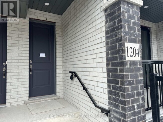 Photo du bâtiment - 160-1160 Densmore Rd