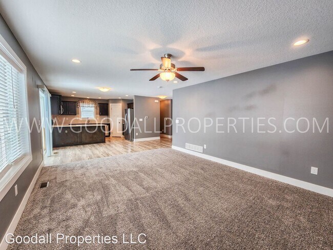 Building Photo - 4 br, 3.5 bath House - 1306 Green Hills Dr