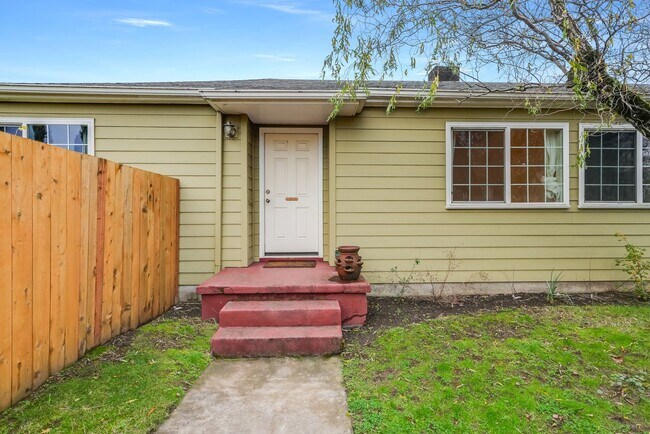 Photo - 4811 N Maryland Ave Townhome