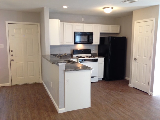 Building Photo - 4904 Merritt Dr