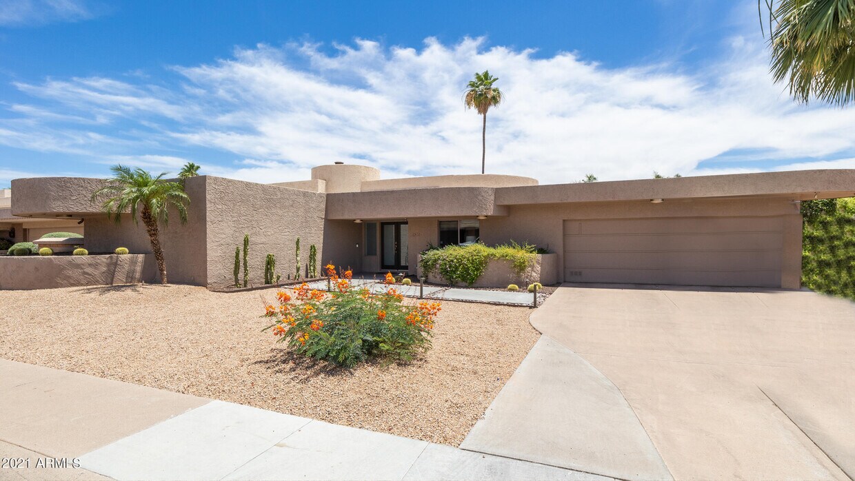 Primary Photo - 8101 E Del Timbre Dr