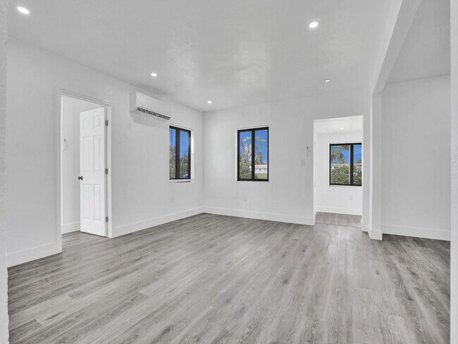 Foto del edificio - 940 SW 28th St