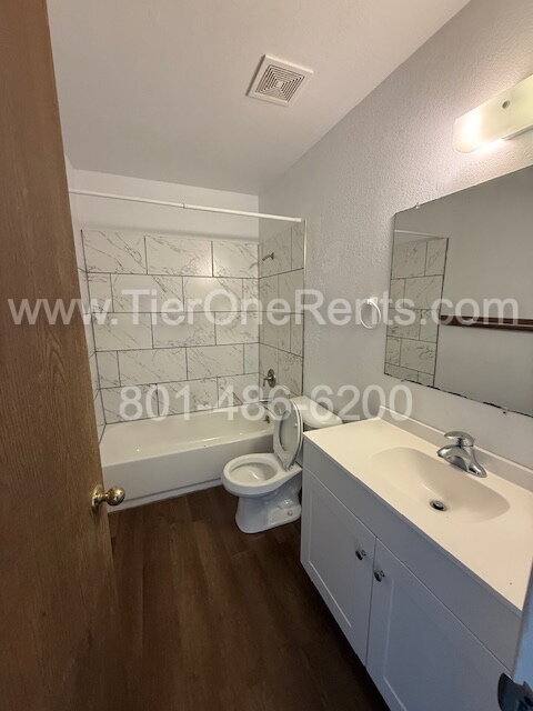 Building Photo - NO DEPOSIT option available for qualified ...