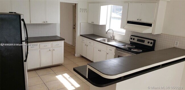 Foto del edificio - 3689 NW 14th St