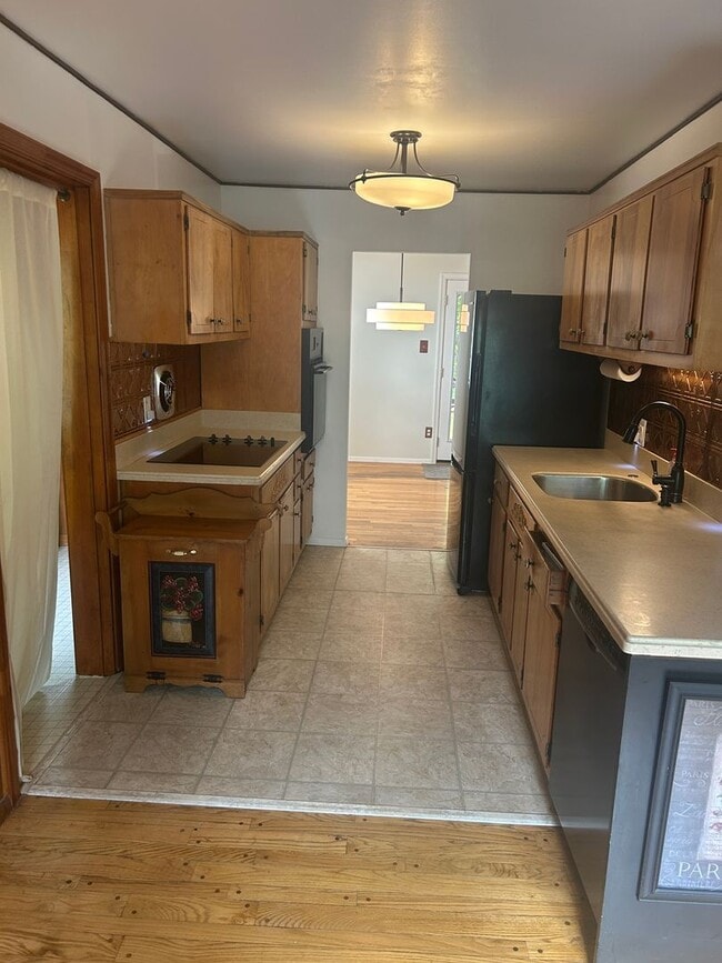 Building Photo - Spacious 4br Rockville Rental