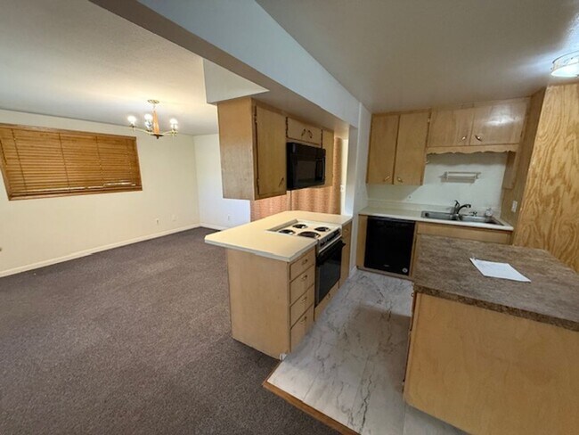Foto del edificio - Close to CSU 4 Bed!