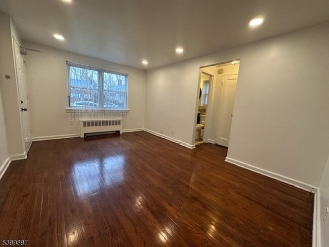 Building Photo - 17 Carolyn Terrace