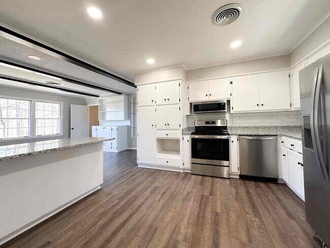 Foto del edificio - 2308 Bluecutt Rd