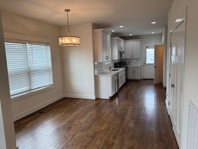 Foto del edificio - Coming Soon! Nice townhome in convenient East Nashville location!