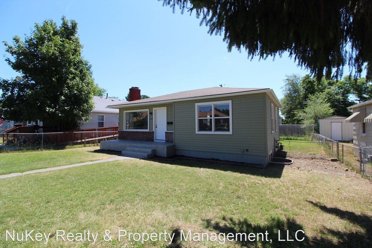 Primary Photo - 3 br, 2 bath House - 1308 E. Lacrosse Ave.
