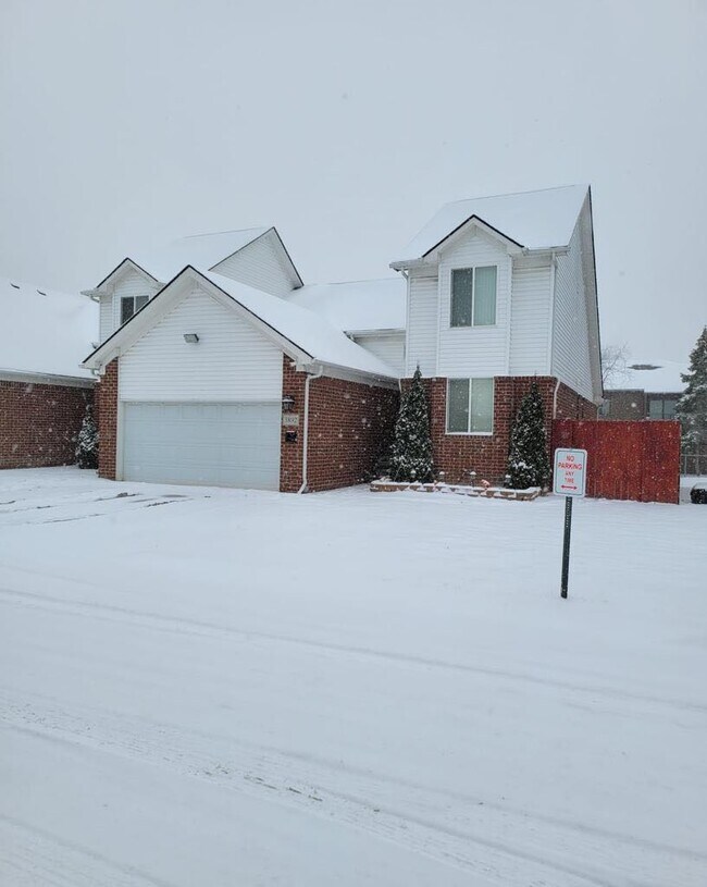 Building Photo - 3892 Lesia Dr