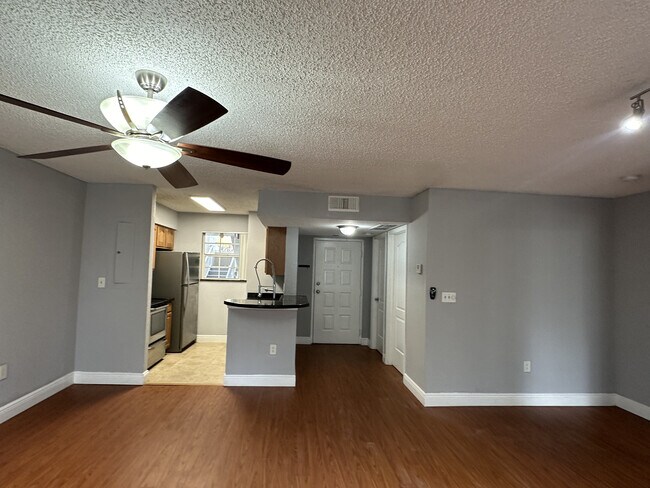 Foto del edificio - 2810 N Oakland Forest Dr