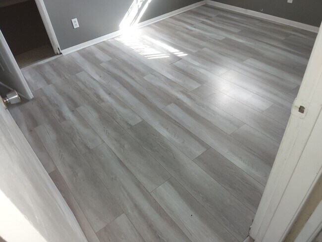 Foto del edificio - Mathis 8032-36 McKinley