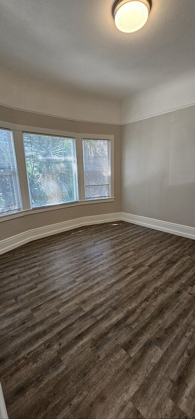 Foto del edificio - **Move-in special: 50% off first month!** ...