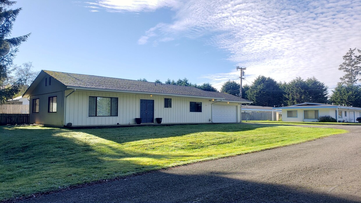 Primary Photo - Single Level Home in McKinelyville- Dog Fr...