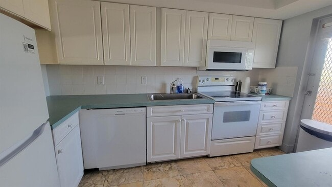 Photo - 4500 N Federal Hwy Apartment
