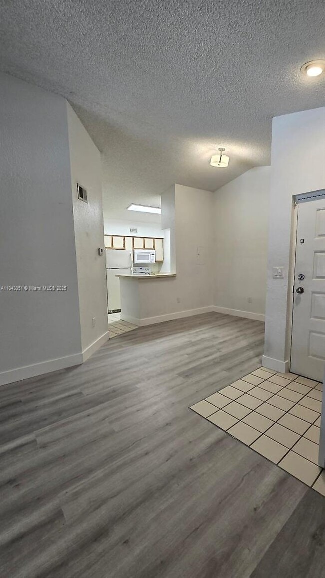 Building Photo - 2811 N Oakland Forest Dr