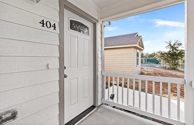 Building Photo - 404 E Elm St