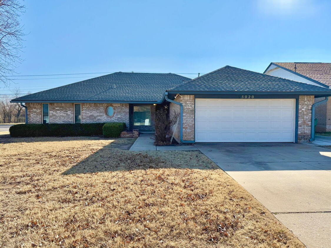 Foto principal - Beautiful 5 Bed 2 Bath Home in OKC