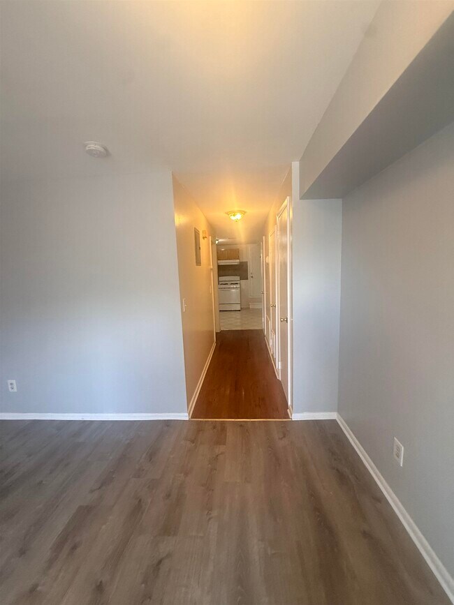 Foto del edificio - 592 Bramhall Ave