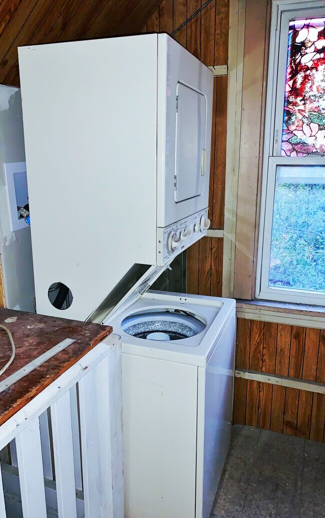 Unit 2 private laundry area - 3240 N Troy St