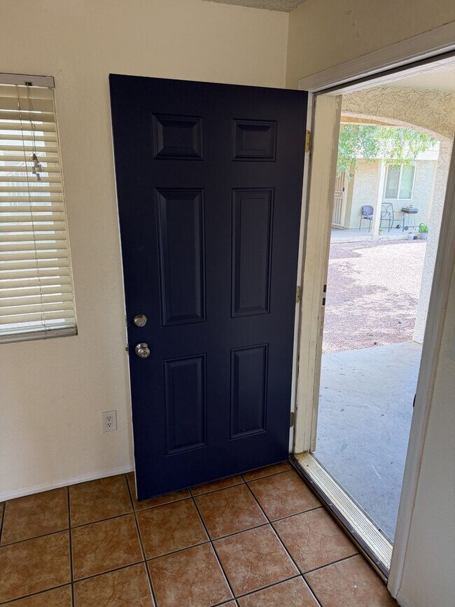 Foto del edificio - 1336 E Mountain View Rd